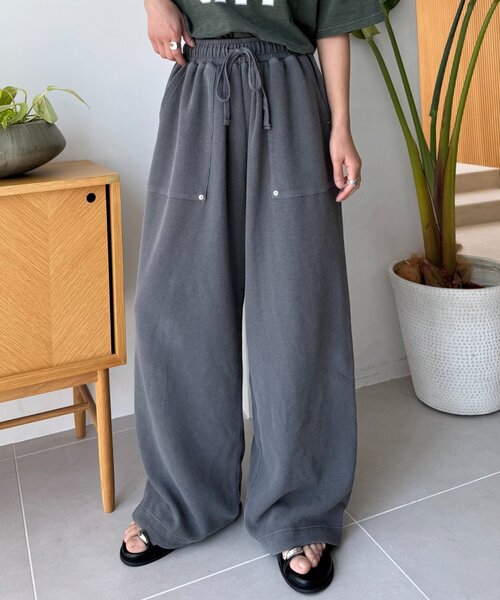 CIAOPANIC TYPY(チャオパニックティピー)の「【UNISEX】【シルエット調整可】ピグメント加工ワッフルイージーパンツ/WEB限定カラーあり(スウェットパンツ・レディース・サックスブルー/ブラック/カーキ/ネイビー/ベージュ/ピンク/グレー・LARGE/MEDIUM)」の1枚目の写真
