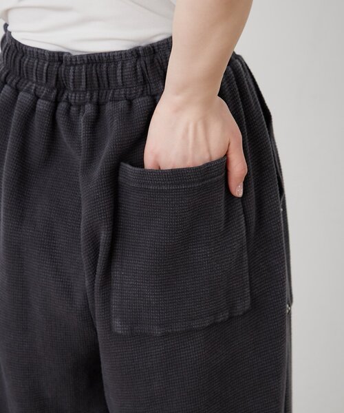 CIAOPANIC TYPY(チャオパニックティピー)の「【UNISEX】【シルエット調整可】ピグメント加工ワッフルイージーパンツ/WEB限定カラーあり(スウェットパンツ・レディース・サックスブルー/ブラック/カーキ/ネイビー/ベージュ/ピンク/グレー・LARGE/MEDIUM)」の15枚目の写真