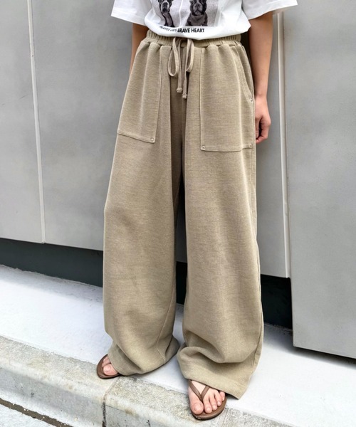 CIAOPANIC TYPY(チャオパニックティピー)の「【UNISEX】【シルエット調整可】ピグメント加工ワッフルイージーパンツ/WEB限定カラーあり(スウェットパンツ・レディース・サックスブルー/ブラック/カーキ/ネイビー/ベージュ/ピンク/グレー/オリーブ/ブラウン/グレー系その他/ダークブルー/グレー系その他2/インディゴブルー・LARGE/MEDIUM)」の14枚目の写真