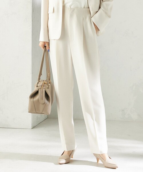 SHIPS（シップス）の「〈接触冷感 / UVカット〉Refinel テーパード パンツ（セレモニー対応可）（その他パンツ・レディース・ベージュ系/ネイビー/アイボリー・36/34/38/40）」の2枚目の写真
