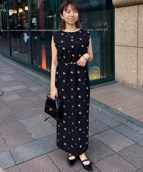 LOUNGEDRESS(ラウンジドレス)の「【@iristagramuuコラボ】ショルダータック刺繍ワンピース(ワンピース・レディース・ブラック・MEDIUM/SMALL/X-SMALL)」の3枚目の写真