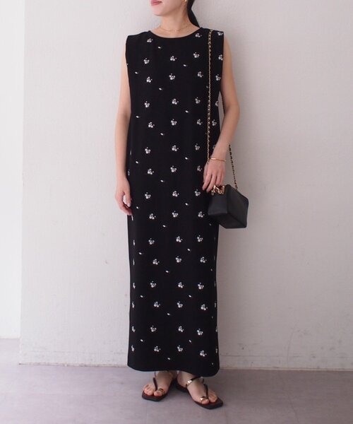 LOUNGEDRESS(ラウンジドレス)の「【@iristagramuuコラボ】ショルダータック刺繍ワンピース(ワンピース・レディース・ブラック・MEDIUM/SMALL/X-SMALL)」の5枚目の写真