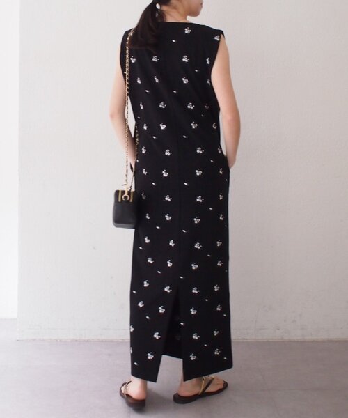 LOUNGEDRESS(ラウンジドレス)の「【@iristagramuuコラボ】ショルダータック刺繍ワンピース(ワンピース・レディース・ブラック・MEDIUM/SMALL/X-SMALL)」の7枚目の写真
