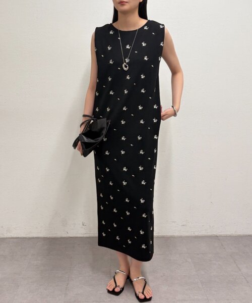 LOUNGEDRESS(ラウンジドレス)の「【@iristagramuuコラボ】ショルダータック刺繍ワンピース(ワンピース・レディース・ブラック・MEDIUM/SMALL/X-SMALL)」の10枚目の写真