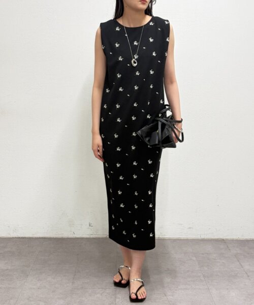 LOUNGEDRESS(ラウンジドレス)の「【@iristagramuuコラボ】ショルダータック刺繍ワンピース(ワンピース・レディース・ブラック・MEDIUM/SMALL/X-SMALL)」の11枚目の写真