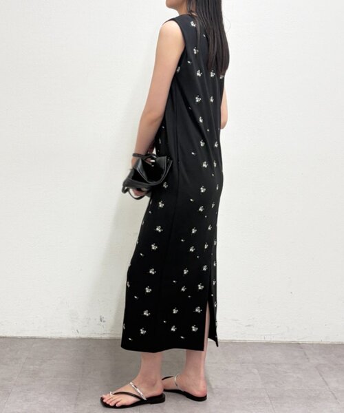 LOUNGEDRESS(ラウンジドレス)の「【@iristagramuuコラボ】ショルダータック刺繍ワンピース(ワンピース・レディース・ブラック・MEDIUM/SMALL/X-SMALL)」の12枚目の写真