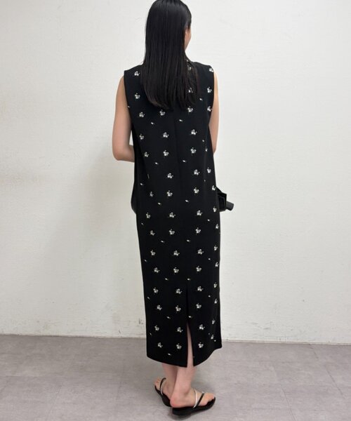 LOUNGEDRESS(ラウンジドレス)の「【@iristagramuuコラボ】ショルダータック刺繍ワンピース(ワンピース・レディース・ブラック・MEDIUM/SMALL/X-SMALL)」の13枚目の写真