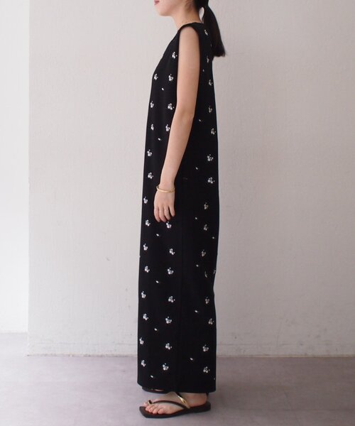 LOUNGEDRESS(ラウンジドレス)の「【@iristagramuuコラボ】ショルダータック刺繍ワンピース(ワンピース・レディース・ブラック・MEDIUM/SMALL/X-SMALL)」の15枚目の写真