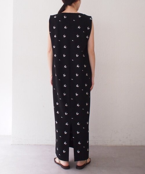 LOUNGEDRESS(ラウンジドレス)の「【@iristagramuuコラボ】ショルダータック刺繍ワンピース(ワンピース・レディース・ブラック・MEDIUM/SMALL/X-SMALL)」の16枚目の写真