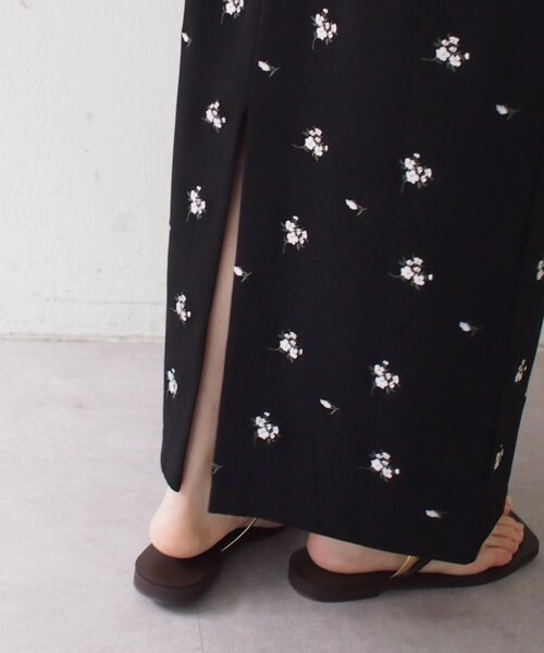 LOUNGEDRESS(ラウンジドレス)の「【@iristagramuuコラボ】ショルダータック刺繍ワンピース(ワンピース・レディース・ブラック・MEDIUM/SMALL/X-SMALL)」の19枚目の写真