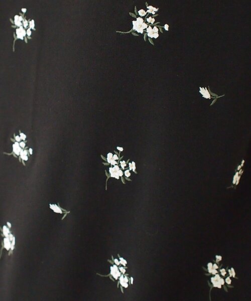 LOUNGEDRESS(ラウンジドレス)の「【@iristagramuuコラボ】ショルダータック刺繍ワンピース(ワンピース・レディース・ブラック・MEDIUM/SMALL/X-SMALL)」の20枚目の写真