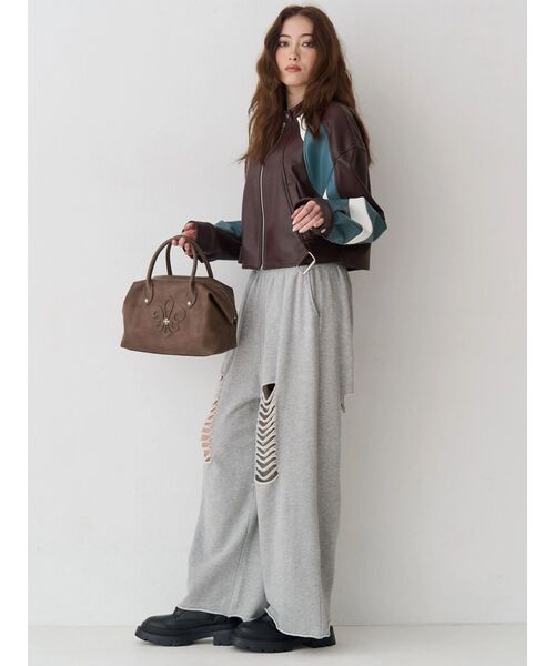EVRIS（エヴリス）の「レースドッキングダメージスウェットワイドパンツ【セットアップ着用可能】（スウェットパンツ・レディース・その他1/ブラック/グレー・FREE）」の4枚目の写真