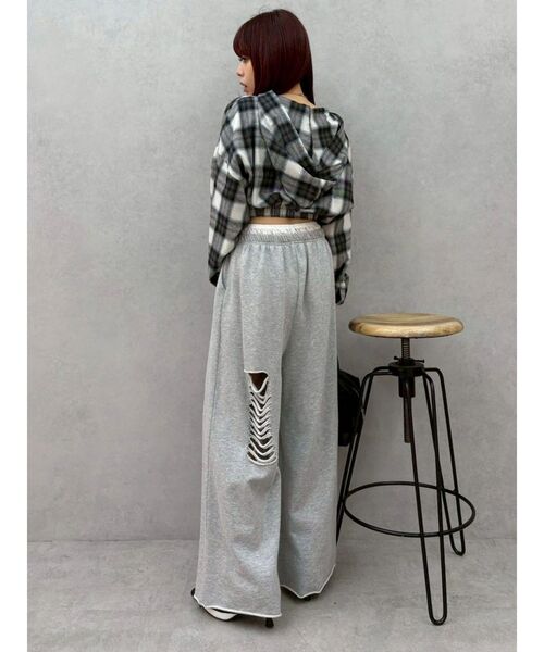 EVRIS（エヴリス）の「レースドッキングダメージスウェットワイドパンツ【セットアップ着用可能】春服（スウェットパンツ・レディース・その他1/ブラック/グレー・FREE）」の4枚目の写真