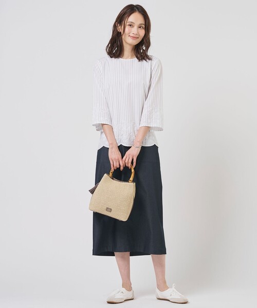 J.PRESS（ジェイプレス）の「【一枚で着映え】ストライプ×エンブロイダリー クルーネック ブラウス（シャツ/ブラウス・レディース・ホワイト系1/ネイビー系1/ライトイエロー系1・11/9）」の8枚目の写真