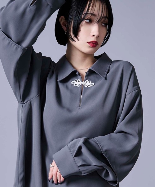 Ellno Loset（エルノロゼット）の「ソデレイヤードスキッパーチャイナシャツ（シャツ/ブラウス・メンズ・ブルーグレー/ブラック・MEDIUM/SMALL/LARGE）」の2枚目の写真