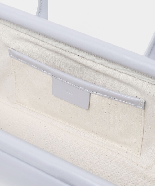 UNITED ARROWS(ユナイテッドアローズ)の「<OSOI>BOAT WIDE MINI バッグ ICY BLUE(ショルダーバッグ・レディース・ライトブルー・FREE)」の4枚目の写真