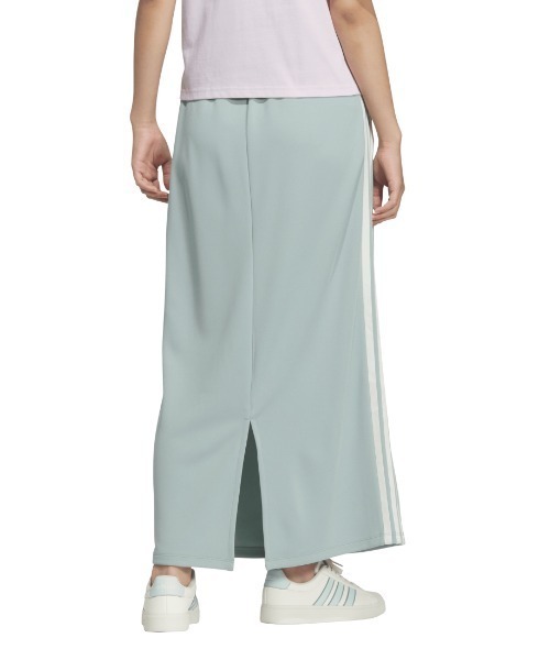 adidas(アディダス)の「アディダス adidas スリーストライプス DK アイライン スカート(スカート・レディース・グリーン・S/M/L)」の2枚目の写真