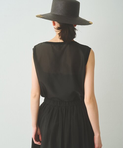 Drawing Numbers（ドローイング ナンバーズ）の「【Drawing Numbers】シャイニーシースルーノースリーブブラウス（シャツ/ブラウス・レディース・ブラック/グレイッシュベージュ/ホワイト・38）」の18枚目の写真