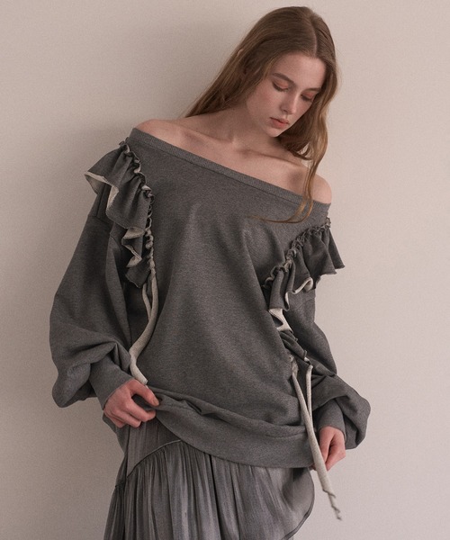 MIELI INVARIANT(ミエリインヴァリアント)の「Droopy Frill Sweat Tops(スウェット・レディース・ブラック/グレー・FREE)」の2枚目の写真