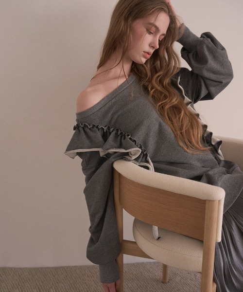 MIELI INVARIANT(ミエリインヴァリアント)の「Droopy Frill Sweat Tops(スウェット・レディース・ブラック/グレー・FREE)」の14枚目の写真