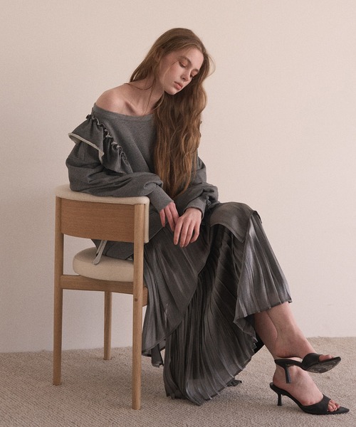 MIELI INVARIANT(ミエリインヴァリアント)の「Droopy Frill Sweat Tops(スウェット・レディース・ブラック/グレー・FREE)」の15枚目の写真