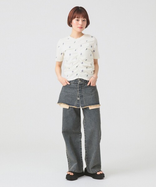 Ray BEAMS(レイビームス)の「フラワー 刺繍 シャーリング Tシャツ(Tシャツ/カットソー・レディース・ブラック/ホワイト系その他6・ONE SIZE)」の3枚目の写真