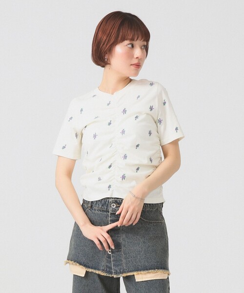 Ray BEAMS(レイビームス)の「フラワー 刺繍 シャーリング Tシャツ(Tシャツ/カットソー・レディース・ブラック/ホワイト系その他6・ONE SIZE)」の6枚目の写真