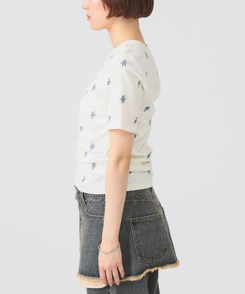 Ray BEAMS(レイビームス)の「フラワー 刺繍 シャーリング Tシャツ(Tシャツ/カットソー・レディース・ブラック/ホワイト系その他6・ONE SIZE)」の12枚目の写真