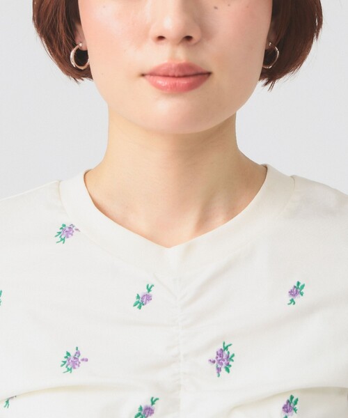 Ray BEAMS(レイビームス)の「フラワー 刺繍 シャーリング Tシャツ(Tシャツ/カットソー・レディース・ブラック/ホワイト系その他6・ONE SIZE)」の14枚目の写真