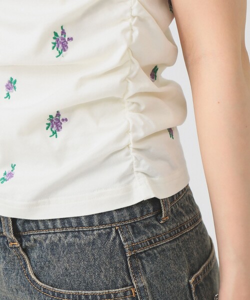 Ray BEAMS(レイビームス)の「フラワー 刺繍 シャーリング Tシャツ(Tシャツ/カットソー・レディース・ブラック/ホワイト系その他6・ONE SIZE)」の16枚目の写真