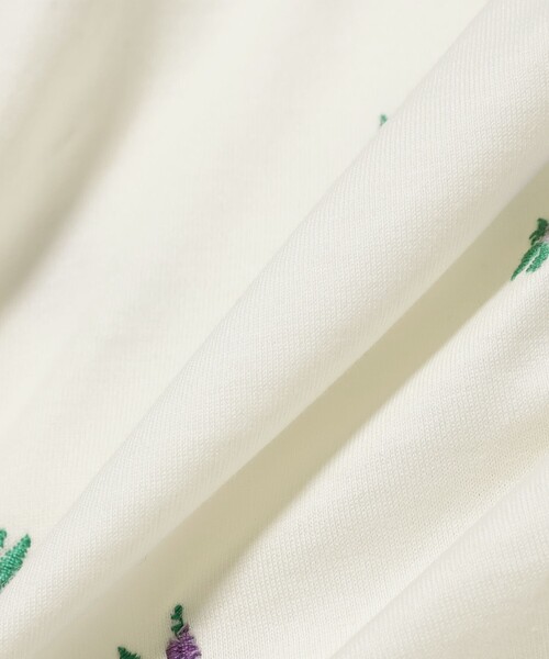 Ray BEAMS(レイビームス)の「【8/6 再値下げ】フラワー 刺繍 シャーリング Tシャツ / 26SS 花柄 洗える コンパクトTシャツ(Tシャツ/カットソー・レディース・ブラック/ホワイト系その他6・ONE SIZE)」の20枚目の写真