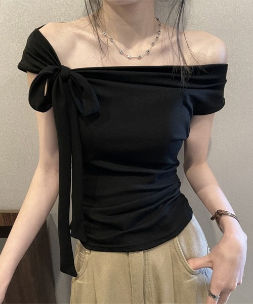 SallyLunn(サリーラン)の「【トレンドライク】ワンショルダートップス(Tシャツ/カットソー・レディース・ホワイト/ブラック/アッシュブラウン・MEDIUM/LARGE)」の1枚目の写真