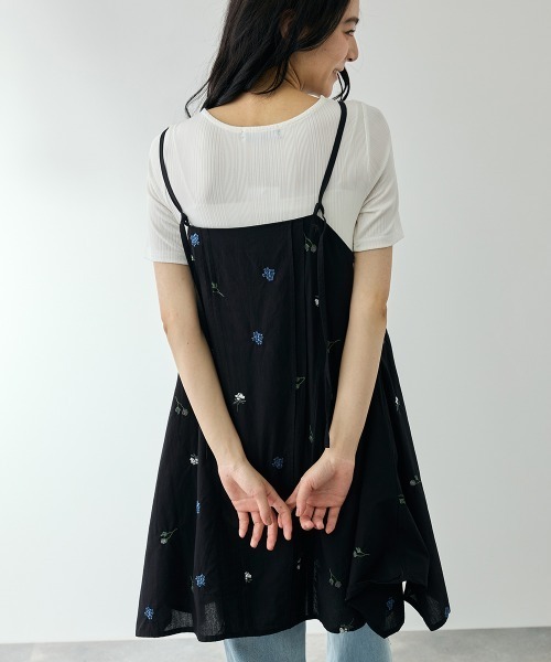 QUEENS COURT(クイーンズコート)の「カラーフラワー刺繍チュニックキャミソール(キャミソール・レディース・ホワイト系その他/ブラック系その他・M)」の11枚目の写真