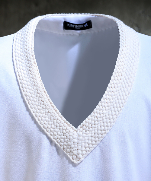 KIRTIMUKHA(キールティムカ)の「刺繍アイボリーロープVネック半袖Tシャツホワイト(Tシャツ/カットソー・メンズ・その他・FREE)」の3枚目の写真