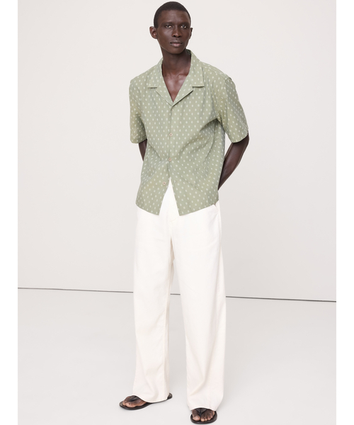 Banana Republic(バナナリパブリック)の「リラックス フィット サマーウェイト コットン リゾートシャツ(シャツ/ブラウス・メンズ・ブルー/オリーブ・M/L/S/XL)」の4枚目の写真