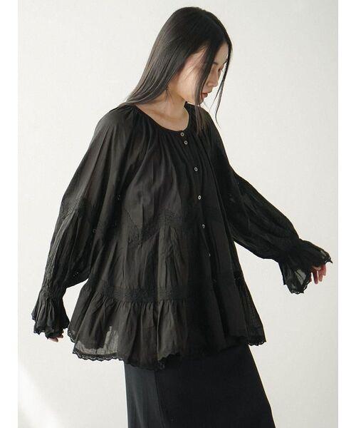 FIKA.(フィーカ)の「2way lace switching blouse(シャツ/ブラウス・レディース・ブラック/ホワイト・FREE)」の4枚目の写真