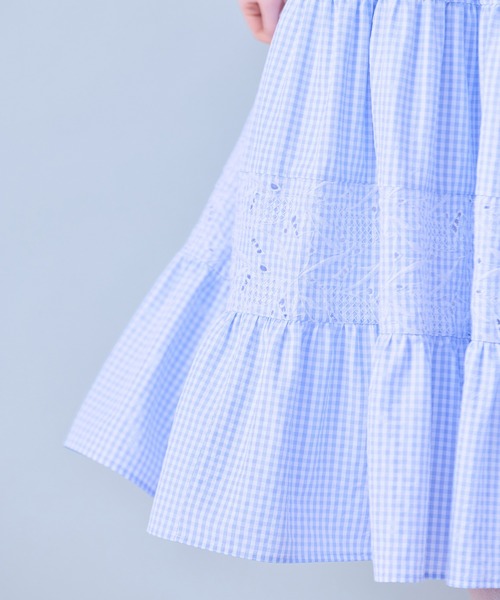 Audie a Muses(オーディアミューズ)の「フラワー刺繍ティアードワンピース(ワンピース・レディース・ブラック/ブルー・36/38/42)」の14枚目の写真