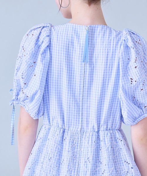 Audie a Muses(オーディアミューズ)の「フラワー刺繍ティアードワンピース(ワンピース・レディース・ブラック/ブルー・36/38/42)」の15枚目の写真