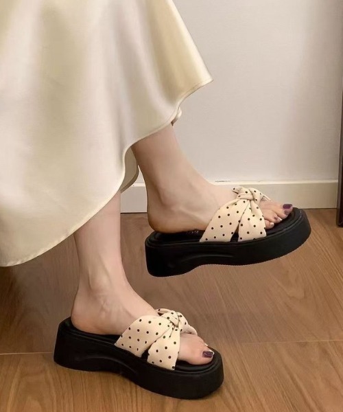 Teem Store(チームストア)の「【厚底】【ドット柄】クロスベルトサンダル 3色展開(サンダル・レディース・ブラック/ピンク/アイボリー・L/M)」の15枚目の写真