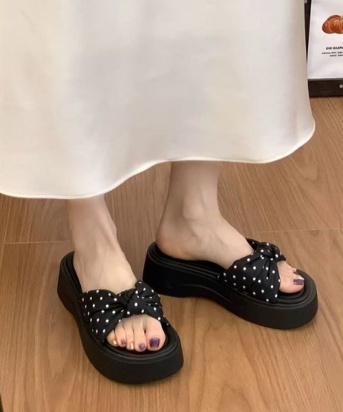 Teem Store(チームストア)の「【厚底】【ドット柄】クロスベルトサンダル 3色展開(サンダル・レディース・ブラック/ピンク/アイボリー・L/M)」の9枚目の写真