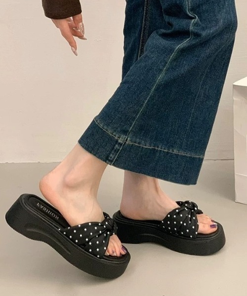 Teem Store(チームストア)の「【厚底】【ドット柄】クロスベルトサンダル 3色展開(サンダル・レディース・ブラック/ピンク/アイボリー・L/M)」の19枚目の写真