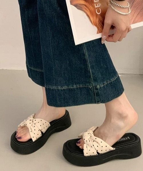 Teem Store(チームストア)の「【厚底】【ドット柄】クロスベルトサンダル 3色展開(サンダル・レディース・ブラック/ピンク/アイボリー・L/M)」の16枚目の写真