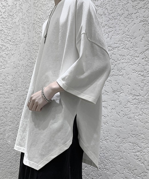 KELVIN(ケルヴァン)の「Side Slit Asymmetric Hem Oversized Tee サイドスリット アシンメトリーヘム オーバーサイズTシャツ(Tシャツ/カットソー・メンズ・ブラック/ホワイト・MEDIUM/LARGE)」の6枚目の写真