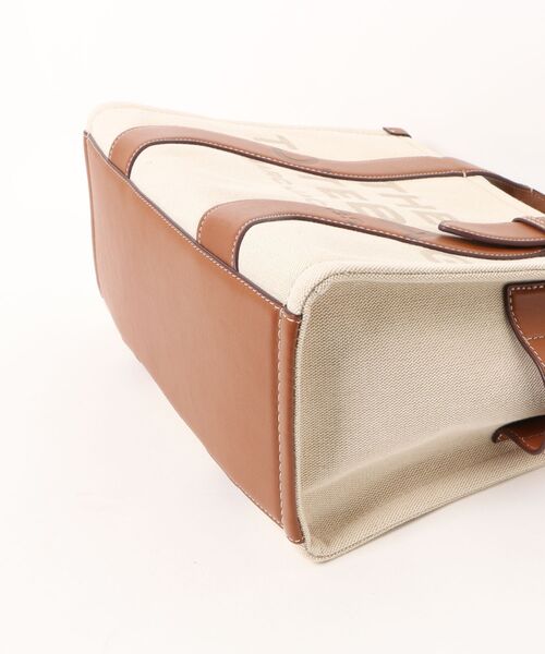 MARC JACOBS(マークジェイコブス)の「【NEW】THE WAVY CANVAS MEDIUM TOTE BAG/ウェイビー キャンバス ミディアム トートバッグ(ショルダーバッグ・レディース・ベージュ系その他・ONE SIZE)」の10枚目の写真