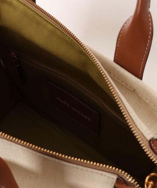 MARC JACOBS(マークジェイコブス)の「【NEW】THE WAVY CANVAS MEDIUM TOTE BAG/ウェイビー キャンバス ミディアム トートバッグ(ショルダーバッグ・レディース・ベージュ系その他・ONE SIZE)」の11枚目の写真