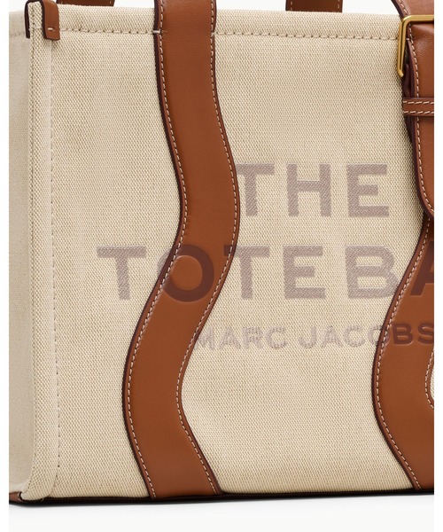 MARC JACOBS(マークジェイコブス)の「【NEW】THE WAVY CANVAS MEDIUM TOTE BAG/ウェイビー キャンバス ミディアム トートバッグ(ショルダーバッグ・レディース・ベージュ系その他・ONE SIZE)」の4枚目の写真