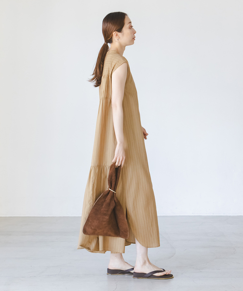 AULENTTI(オウレンティ)の「《NOBLE別注》AULENTTI/オウレンティ スウェードワンハンドルBAG(ショルダーバッグ・レディース・ベージュ/ブラウン・FREE)」の8枚目の写真