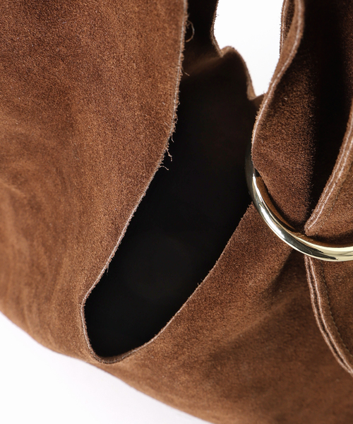 AULENTTI(オウレンティ)の「《NOBLE別注》AULENTTI/オウレンティ スウェードワンハンドルBAG(ショルダーバッグ・レディース・ベージュ/ブラウン・FREE)」の14枚目の写真