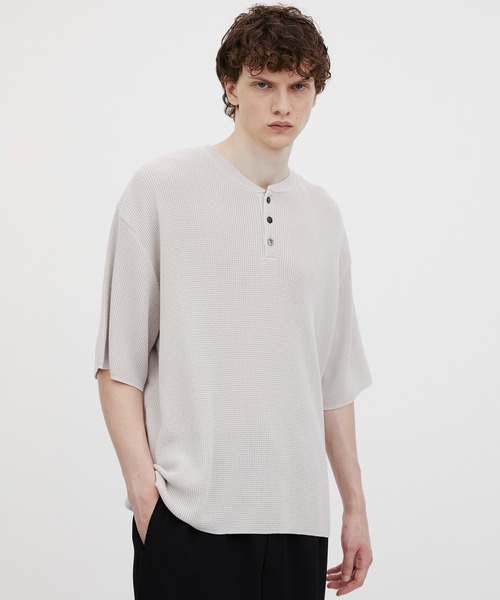 UNITED TOKYO(ユナイテッドトウキョウ)の「【MADE IN JAPAN】18Gコンパクトコットン ワッフルヘンリーTシャツ |通気性/吸水性/伸縮性/軽量性/夏服/べた付き防止(Tシャツ/カットソー・メンズ・ネイビー/ブラック/ライトグレー・1/2)」の17枚目の写真
