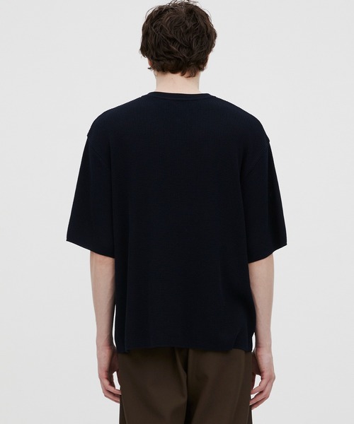 UNITED TOKYO(ユナイテッドトウキョウ)の「【MADE IN JAPAN】18Gコンパクトコットン ワッフルヘンリーTシャツ |通気性/吸水性/伸縮性/軽量性/夏服/べた付き防止(Tシャツ/カットソー・メンズ・ネイビー/ブラック/ライトグレー・1/2)」の5枚目の写真